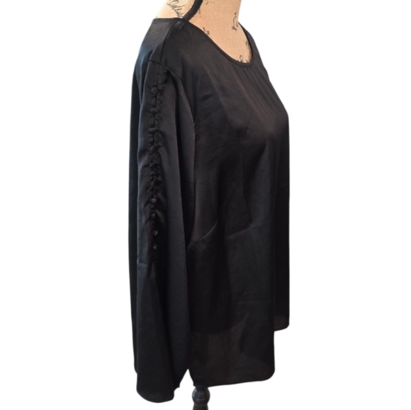 CARMEN‎ MARC VALVO Black Satin Button Sleeve Split Flare Bell Long Sleeve Top 2X - Picture 3 of 5